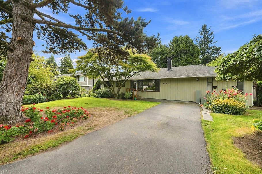 2161 Floralynn Crescent North Vancouver, BC - 2