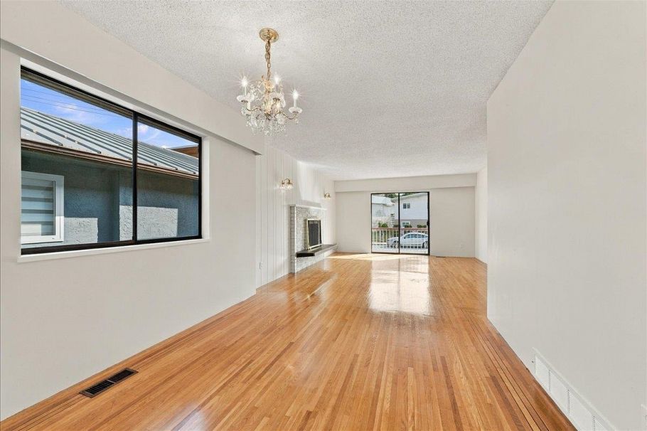 4371 Commercial Street Vancouver, BC - 11