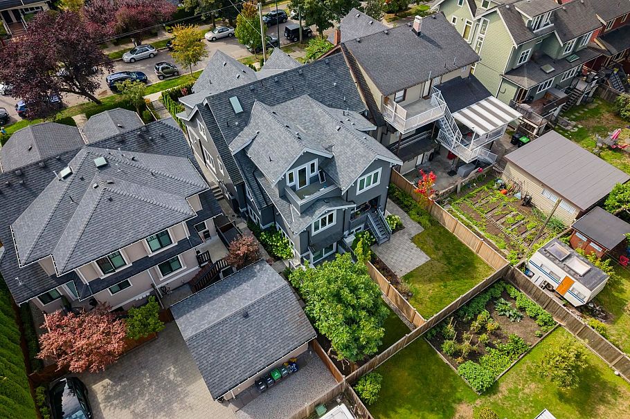 2523 W 8th Avenue Vancouver, BC - 24