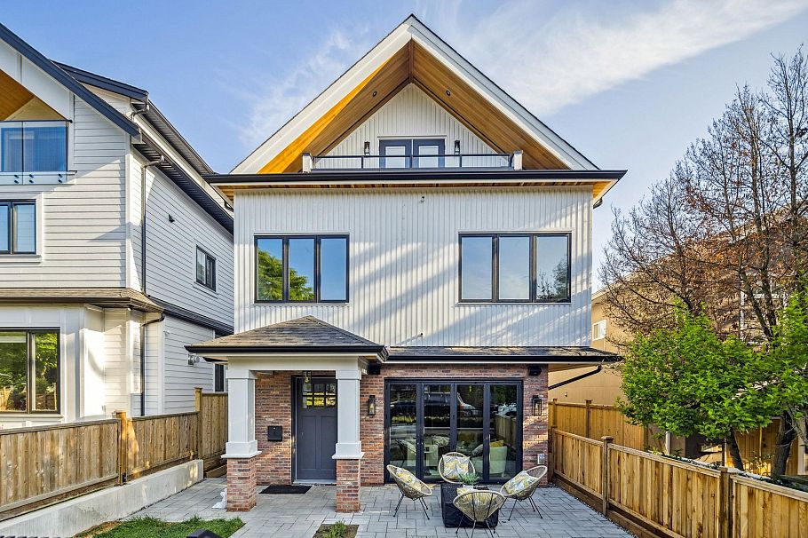 #1 2244 E 11th Avenue Vancouver, BC - 1
