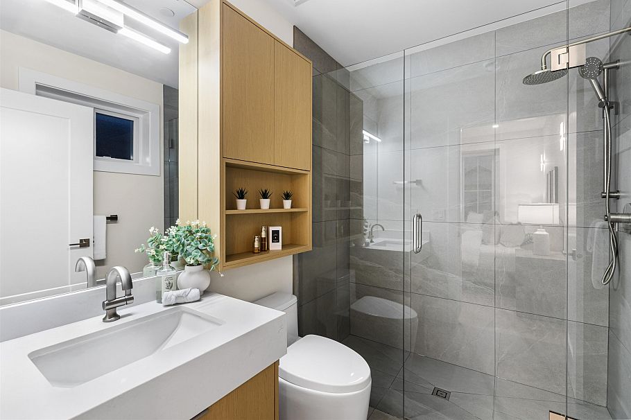 1 2211 Mannering Avenue Vancouver, BC - 12
