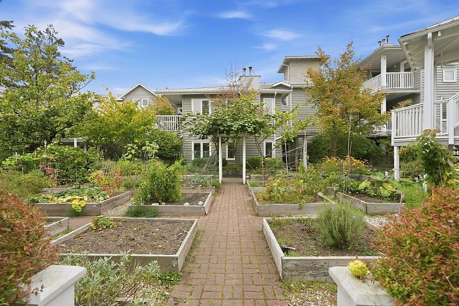 102 1538 Bowser Avenue North Vancouver, BC - 40