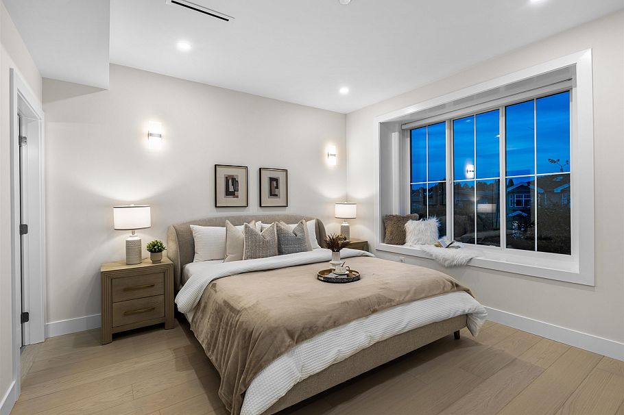 1 2211 Mannering Avenue Vancouver, BC - 10