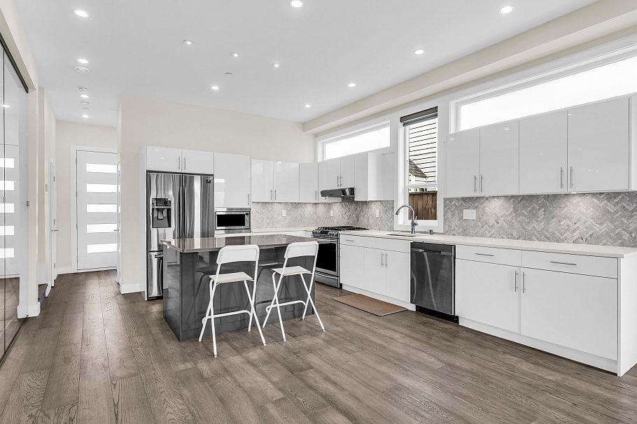 409 W Keith Road North Vancouver, BC - 4