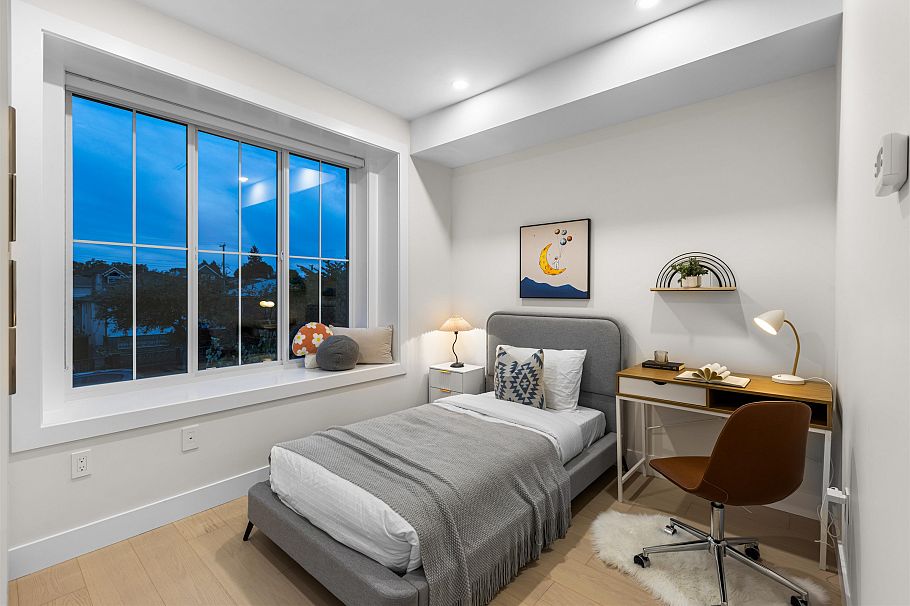 1 2211 Mannering Avenue Vancouver, BC - 13