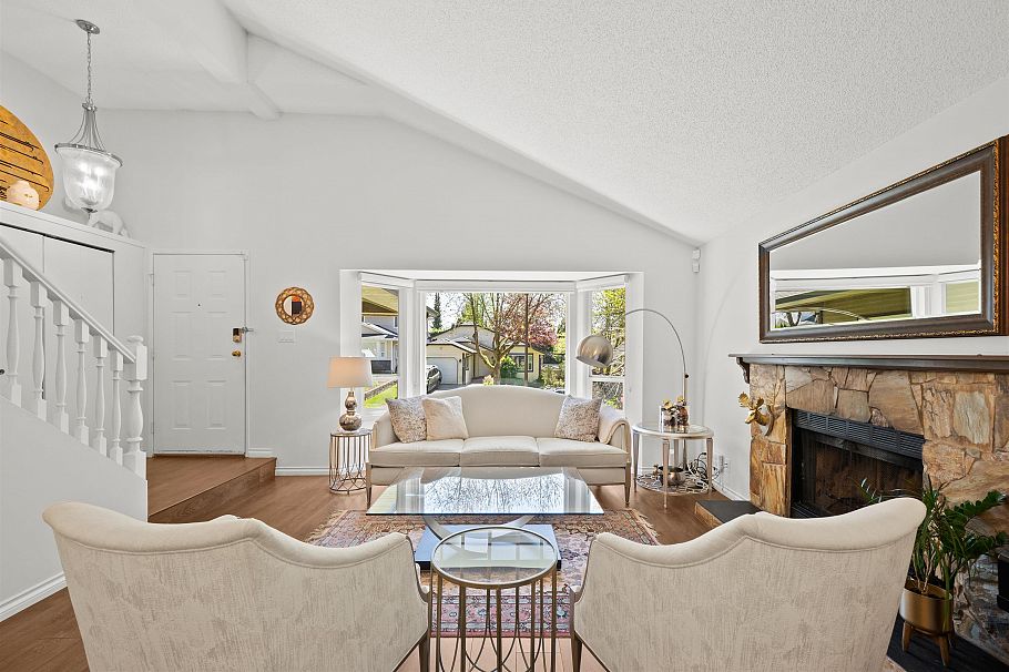 3336 Manning Crescent North Vancouver, BC - 3