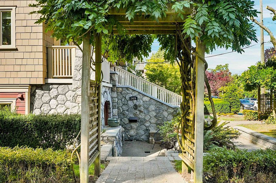 2425 Larch Street Vancouver, BC - 11