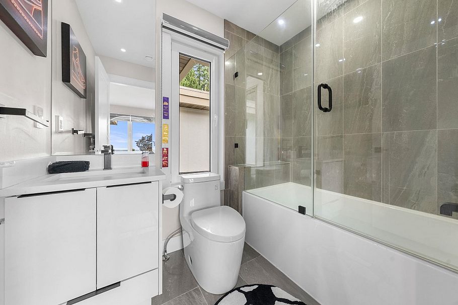 3980 Norwood Avenue North Vancouver, BC - 25