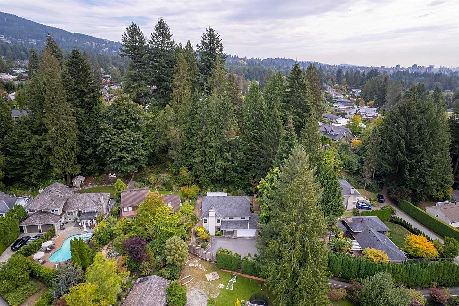 3595 Wellington Crescent North Vancouver, BC - 33