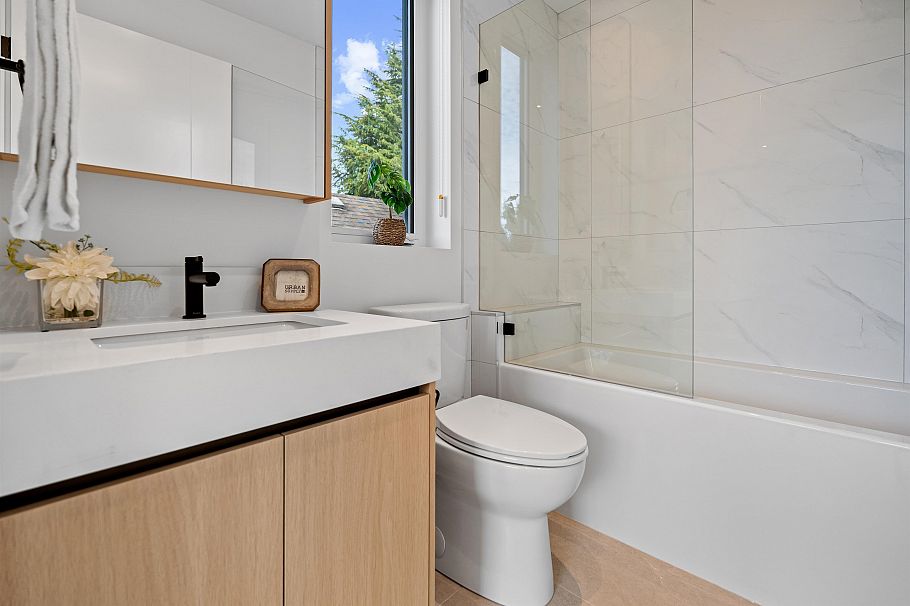 2 3813 W 16th Avenue Vancouver, BC - 27