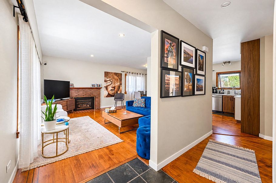 430 W Kings Road North Vancouver, BC - 3