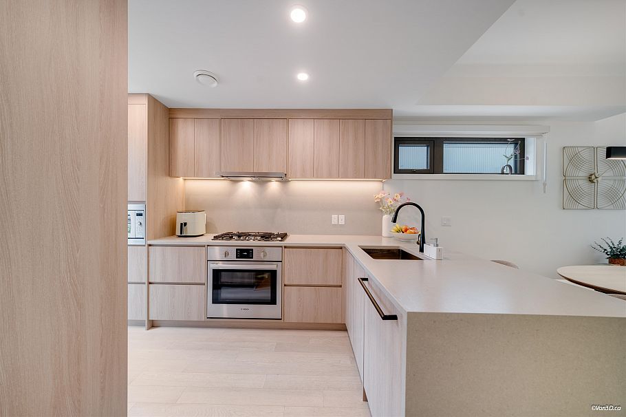 6292 Oak Street Vancouver, BC - 21