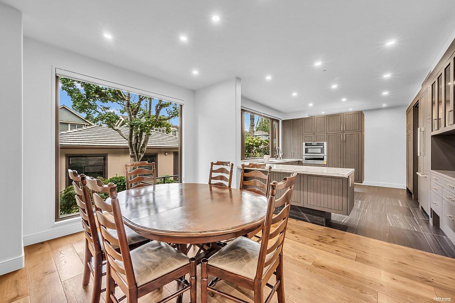 1112 W 38th Avenue Vancouver, BC - 14
