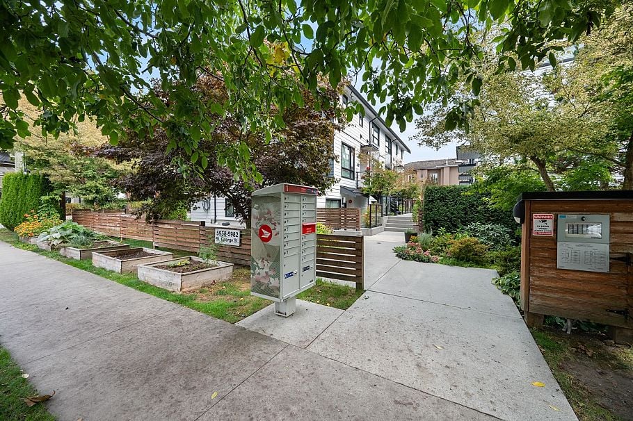 501 E 44th Avenue Vancouver, BC - 39