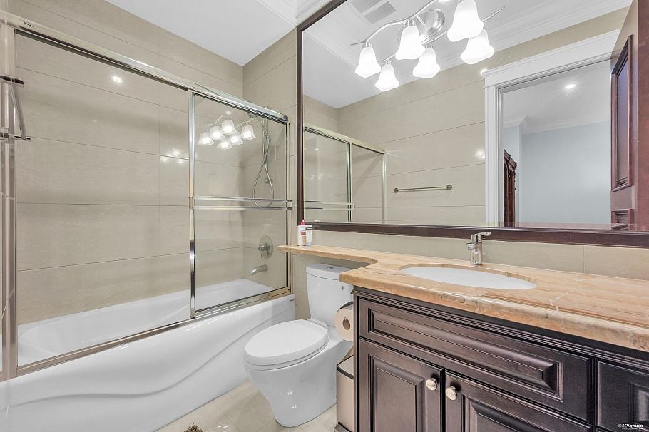 2769 W 49th Avenue Vancouver, BC - 27