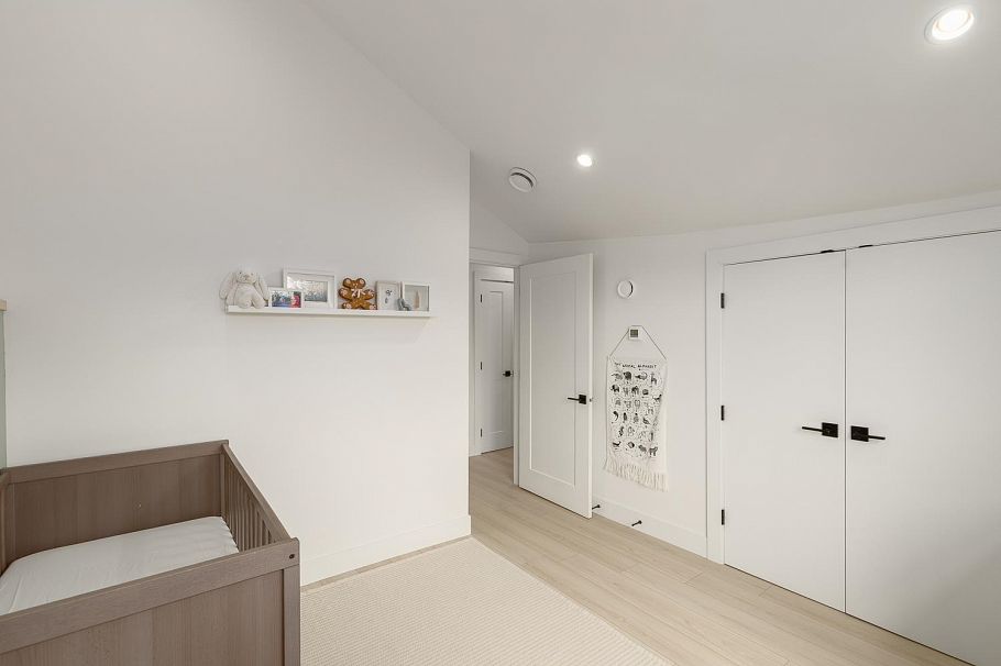 1727 E 22nd Avenue Vancouver, BC - 24