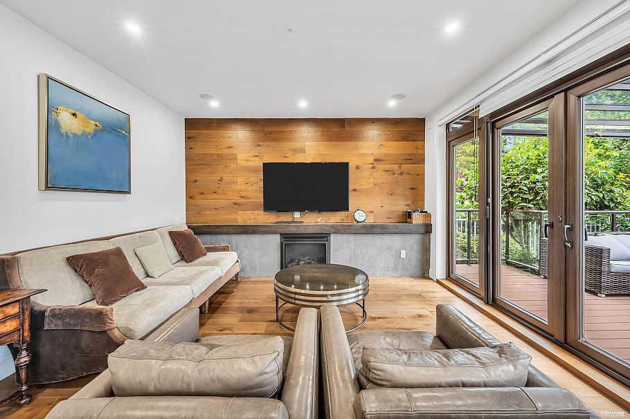 1112 W 38th Avenue Vancouver, BC - 11