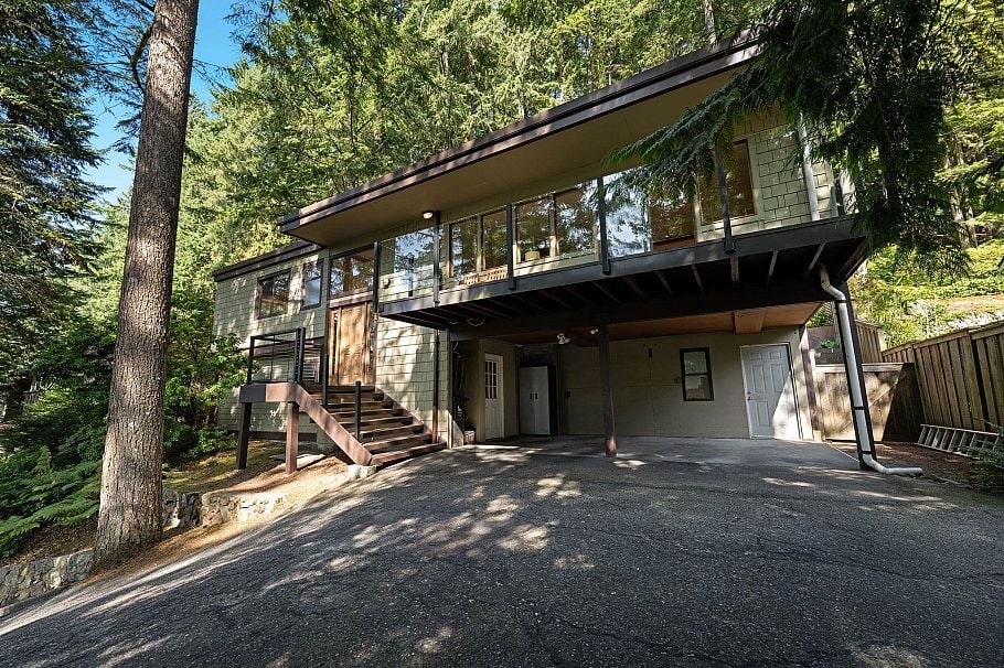2344 Hyannis Drive North Vancouver, BC - 39