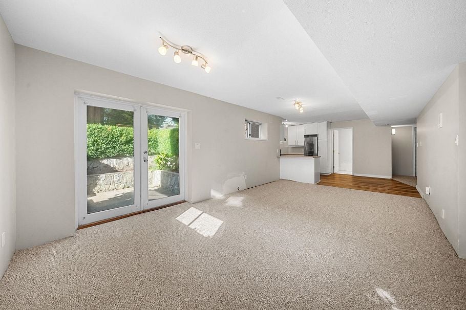 1617 Emerson Court North Vancouver, BC - 29