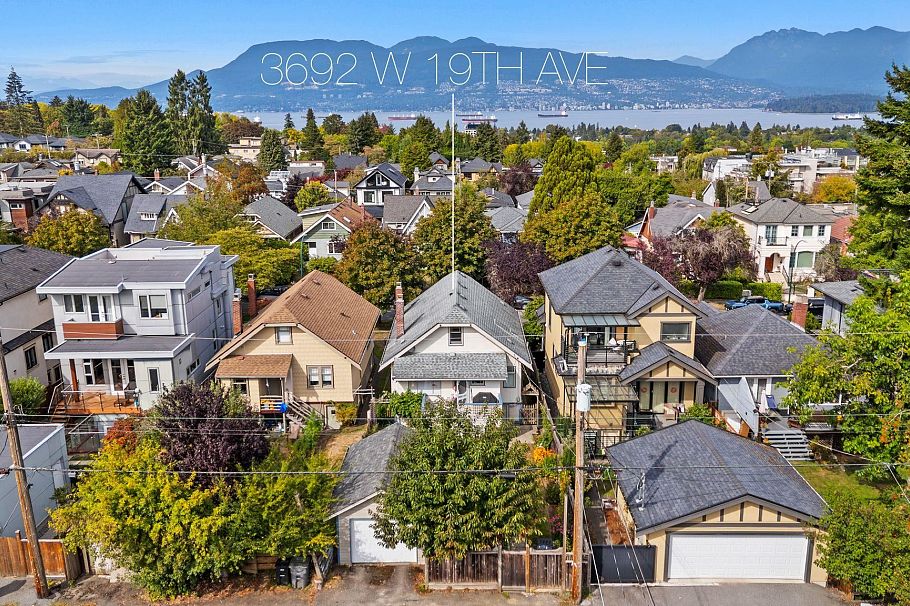 3692 W 19th Avenue Vancouver, BC - 32