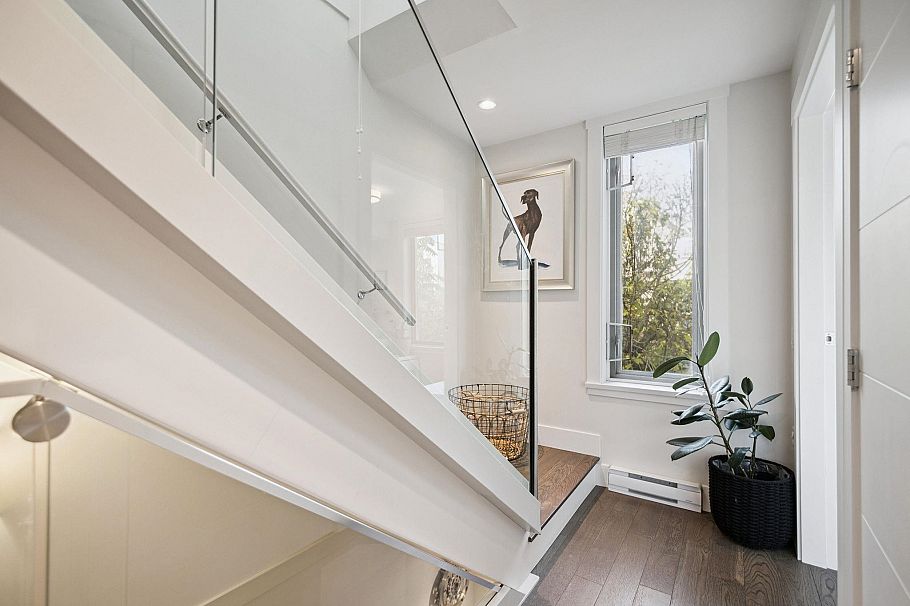 13 531 E 16th Avenue Vancouver, BC - 5