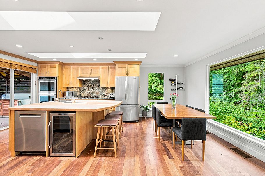 2360 Mackay Avenue North Vancouver, BC - 2