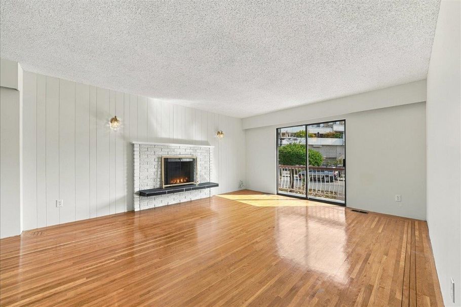 4371 Commercial Street Vancouver, BC - 4