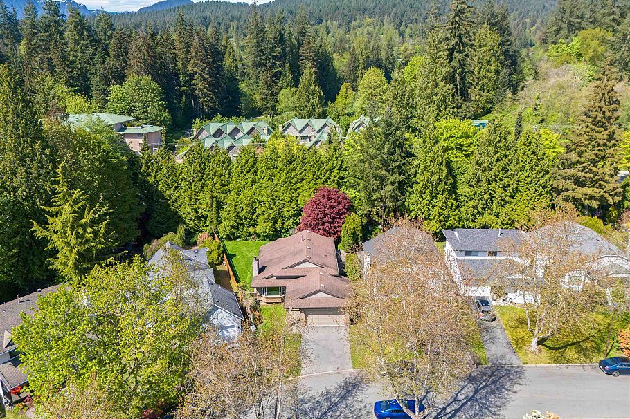 3336 Manning Crescent North Vancouver, BC - 35