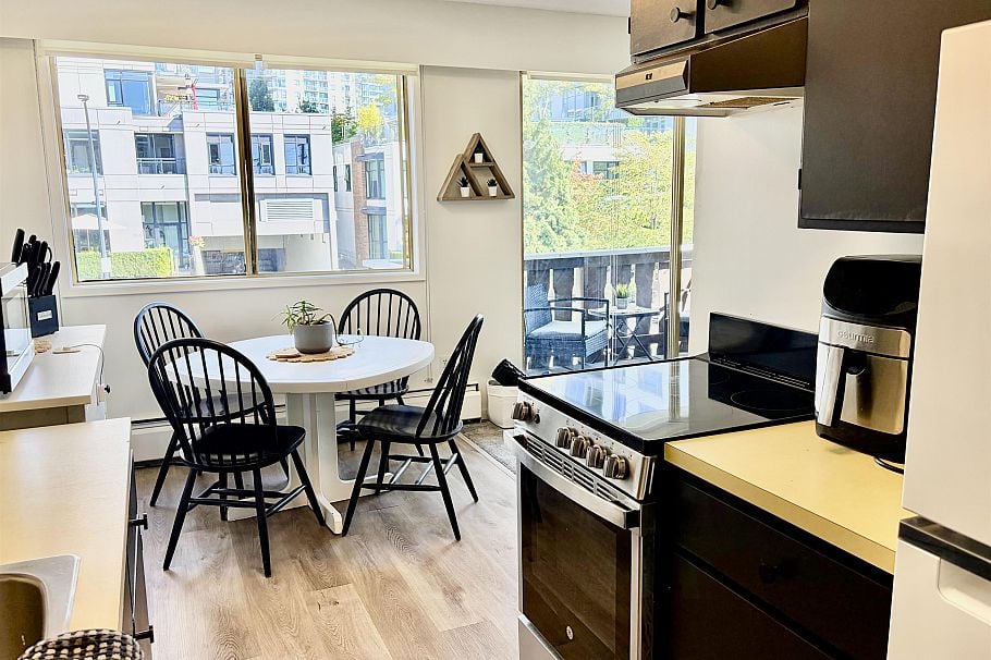 202 1345 Chesterfield Avenue North Vancouver, BC - 9