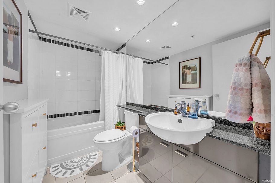 3005 1408 Strathmore Mews Vancouver, BC - 16