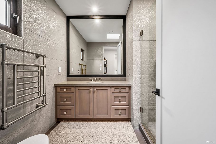 1112 W 38th Avenue Vancouver, BC - 28
