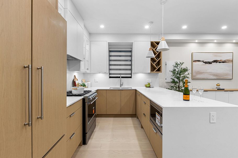1 2211 Mannering Avenue Vancouver, BC - 7