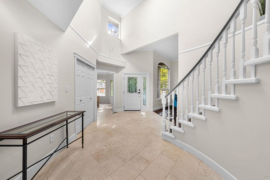 1617 Emerson Court North Vancouver, BC - 2
