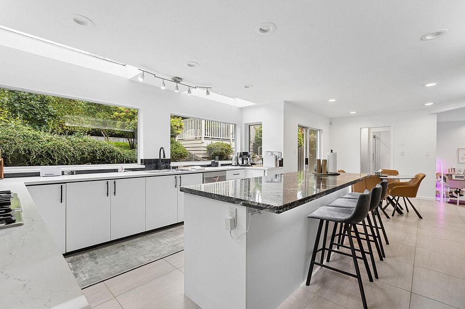 456 Montroyal Boulevard North Vancouver, BC - 12