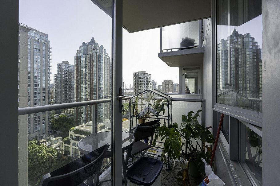 1702 1001 Richards Street Vancouver, BC - 11