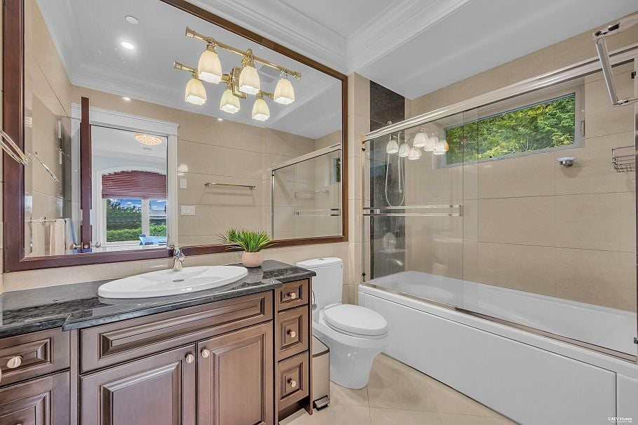2769 W 49th Avenue Vancouver, BC - 24