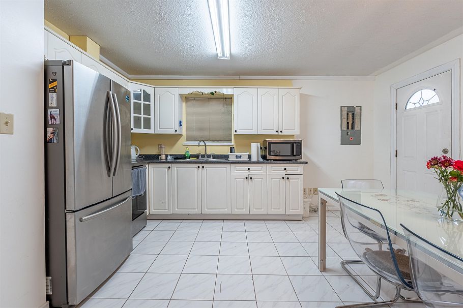 3681 Adanac Street Vancouver, BC - 21
