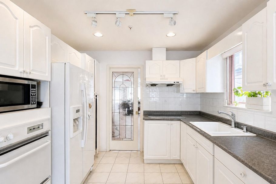 3211 Queens Avenue Vancouver, BC - 6