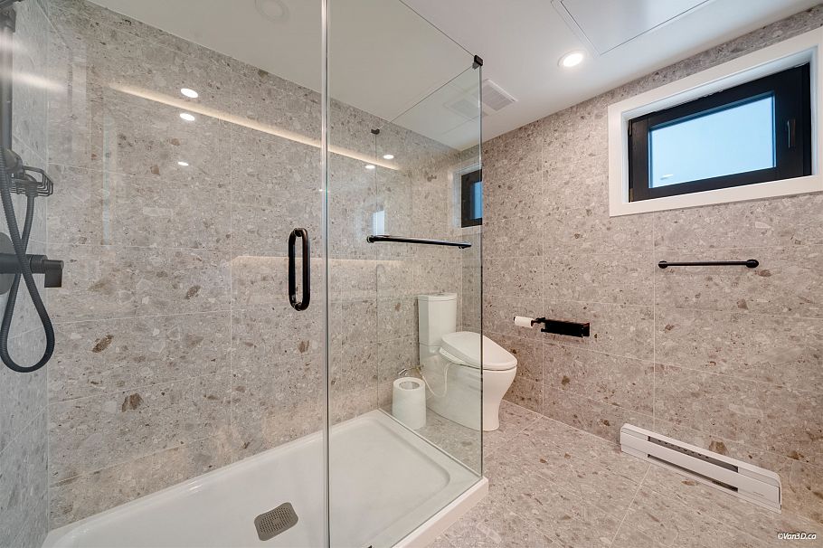 6292 Oak Street Vancouver, BC - 24