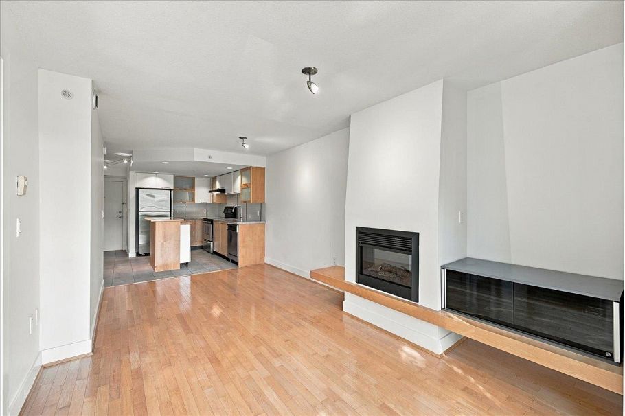 403 2137 W 10th Avenue Vancouver, BC - 5
