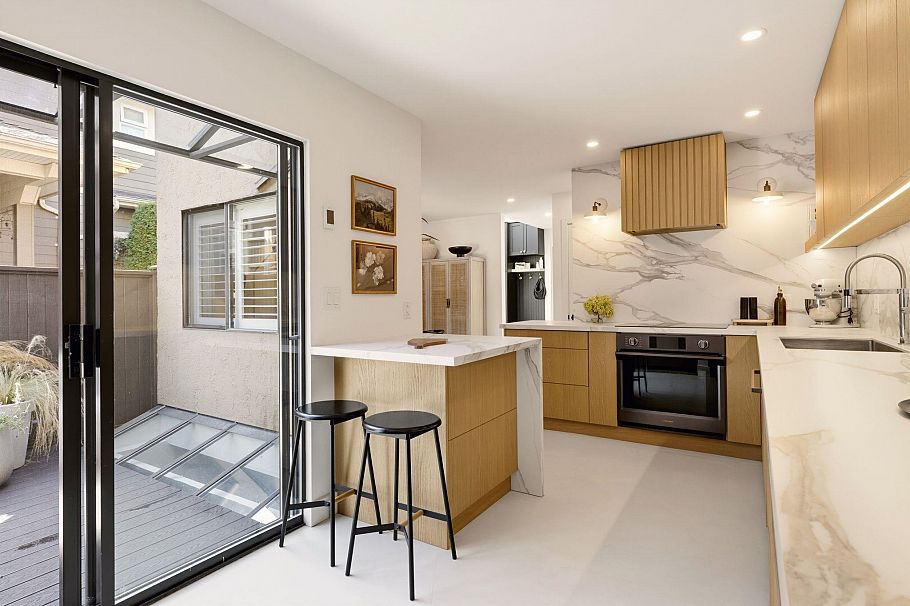 3 226 E 10th Street North Vancouver, BC - 12
