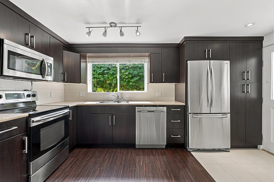1153 Wellington Drive North Vancouver, BC - 33