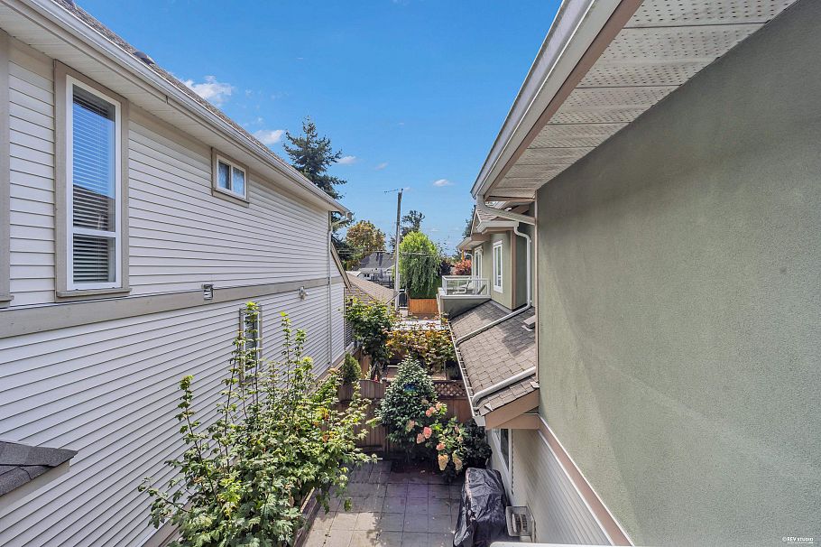 5 1233 W 16th Street North Vancouver, BC - 29