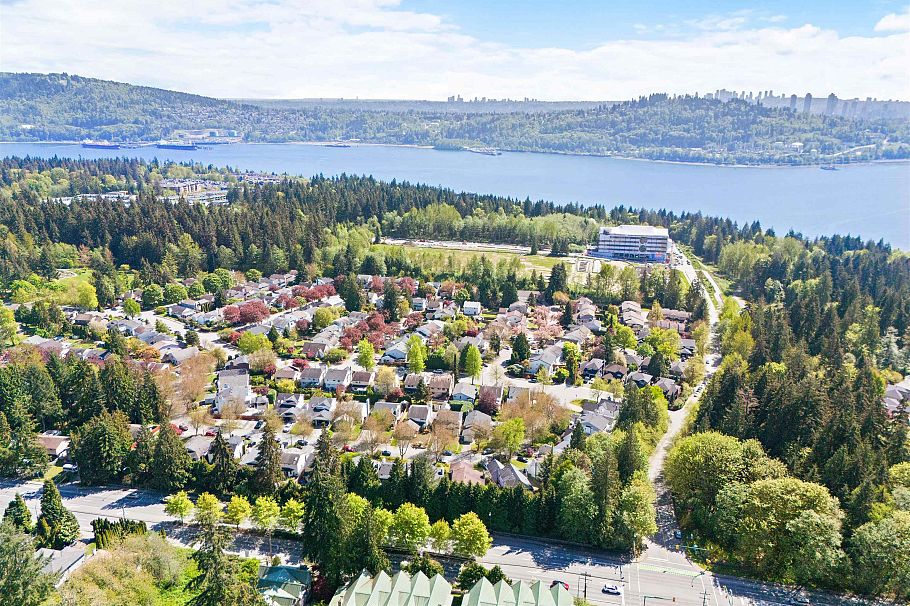 3336 Manning Crescent North Vancouver, BC - 38