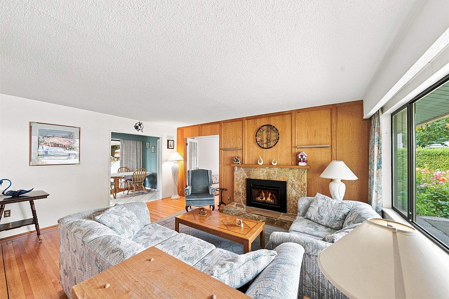 2161 Floralynn Crescent North Vancouver, BC - 4