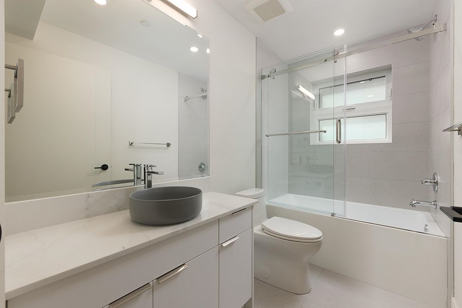 2068 E 1st Avenue Vancouver, BC - 20
