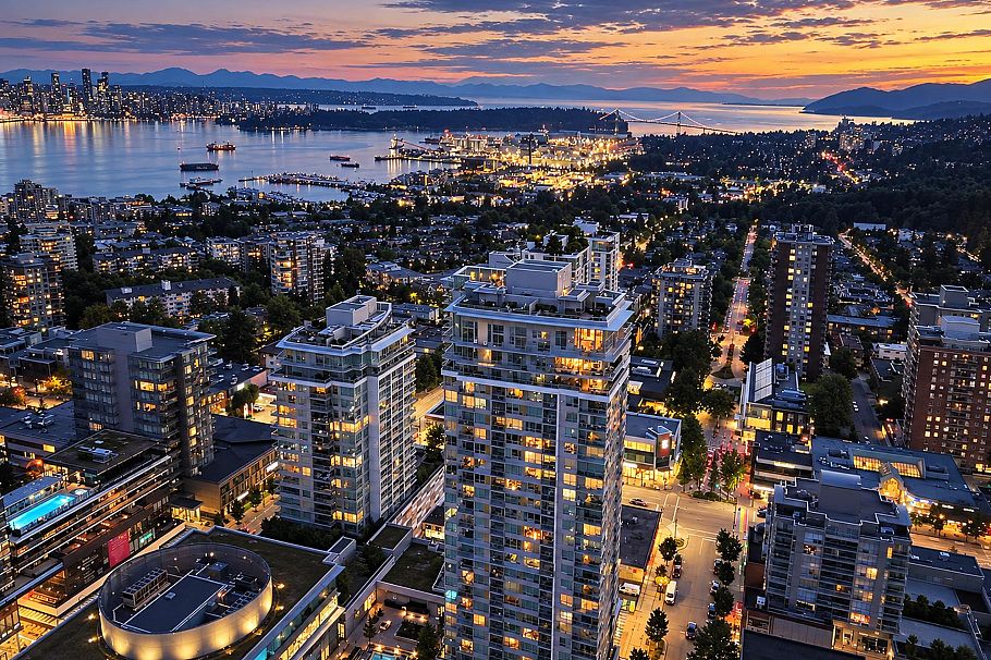 704 125 E 14th Street North Vancouver, BC - 1