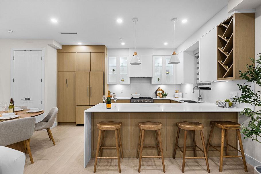1 2211 Mannering Avenue Vancouver, BC - 6