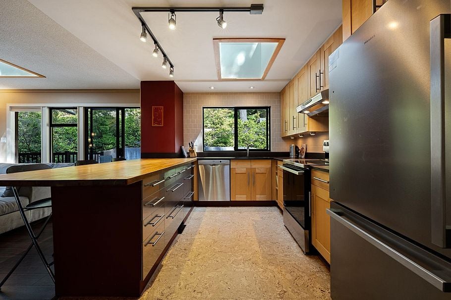 2344 Hyannis Drive North Vancouver, BC - 10