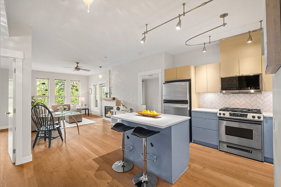 307 1468 St. Andrews Avenue North Vancouver, BC - 11